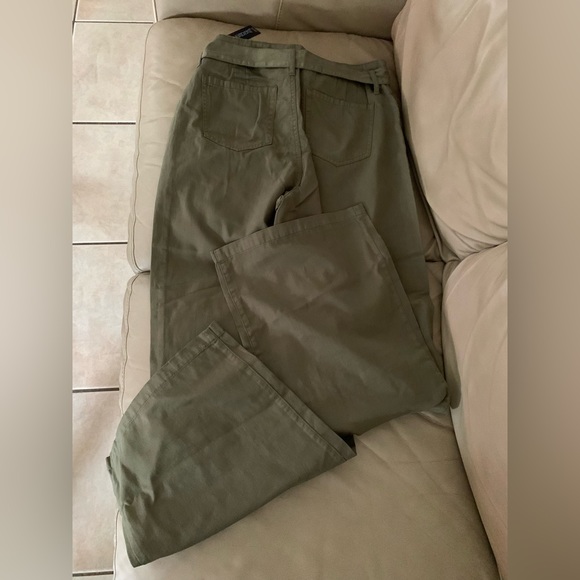 [Blank NYC] Womens Belted Paperbag
Casual Wide Leg Pants - Picture 11 of 17